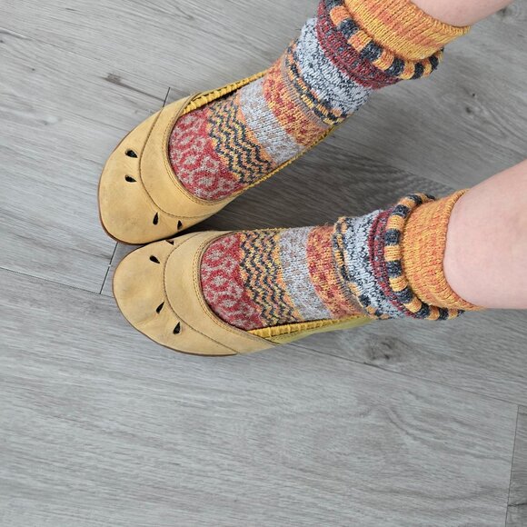 Merrell | butter yellow suede Vibram sole round toe ballet flats shoes | WMS 7 - Picture 1 of 9